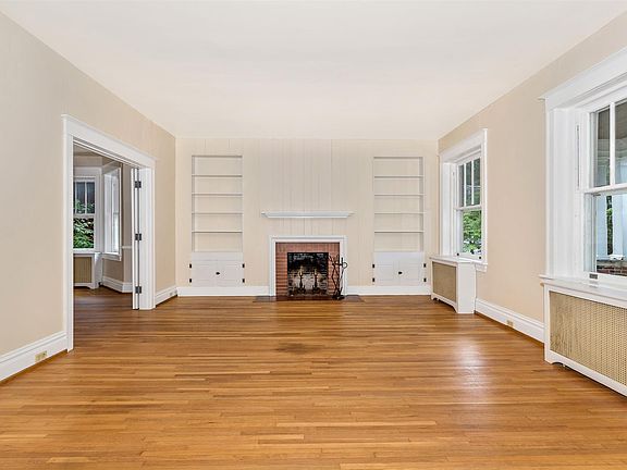 5th image of 826 Oak Hill Ave