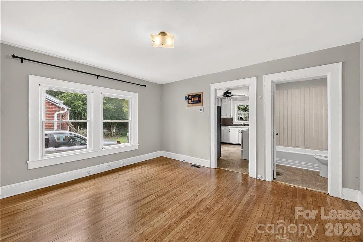 1 bed, 1.0 bath, 715 sqft, $950 — Photo 3
