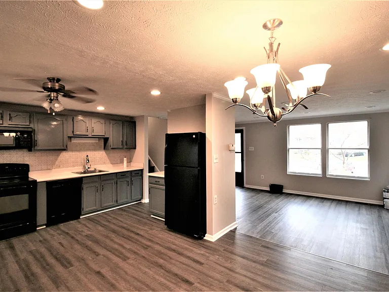 507 Smoketree Ct — Photo 2