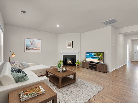 4th image of 102 Fancy Trl