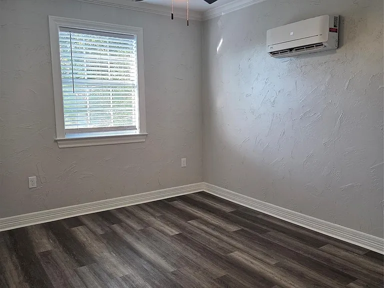 2740 Burlington Blvd — Photo 13