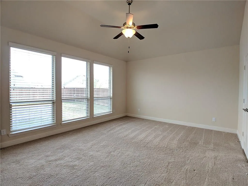5 bed, 3082 sqft, $3,750 — Photo 3