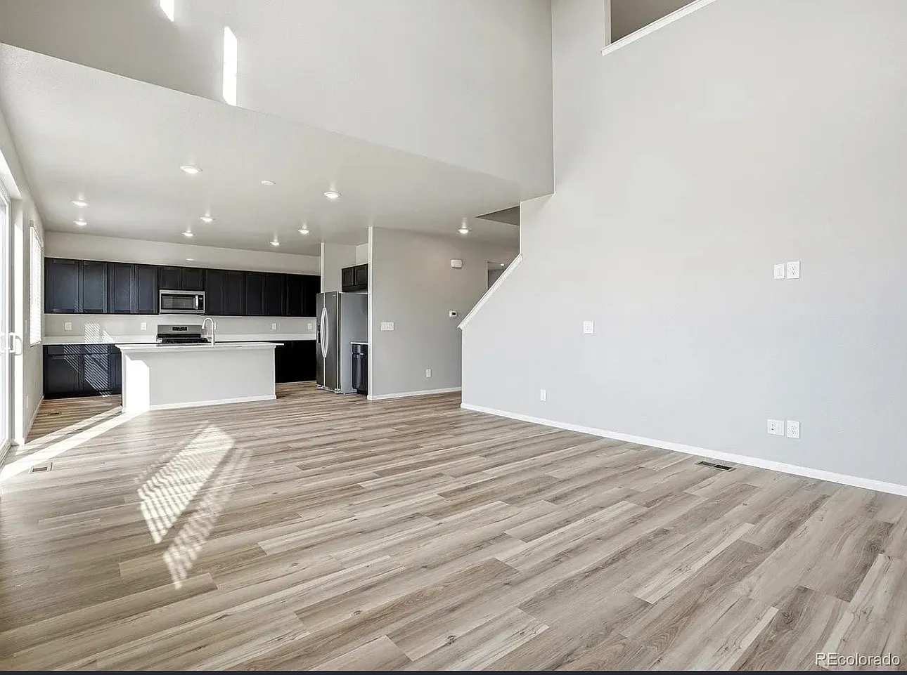 6 bed, 4.5 bath, 4316 sqft, $5,000 — Photo 2