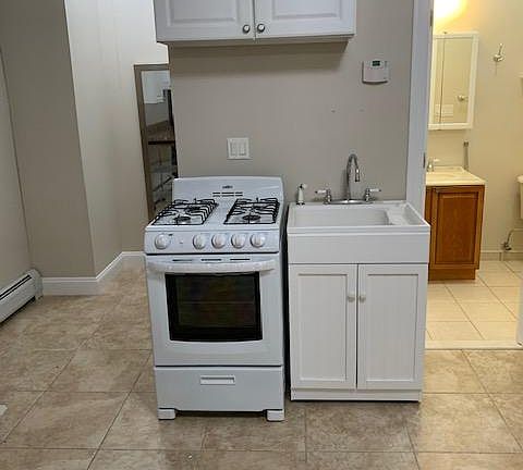 4th image of 5 Alvine Ave #2
