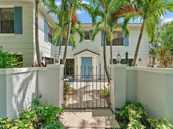 352 Prestwick Circle #2, Palm Beach Gardens, FL 33418