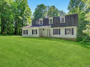 300 Estrada Rd, Central Valley, NY 10917