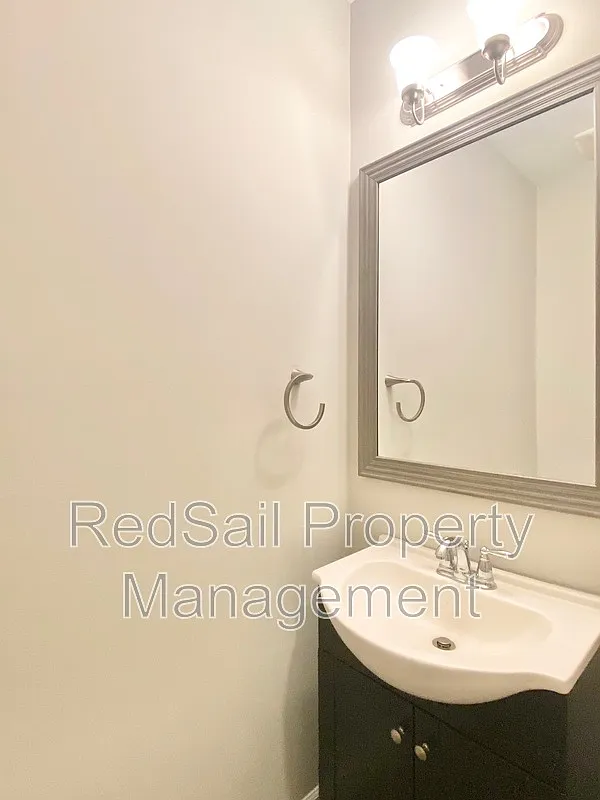 3 bed, 2.5 bath, 1767 sqft, $2,550 — Photo 3