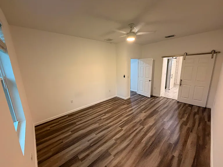 407 Mulberry Ct — Photo 8