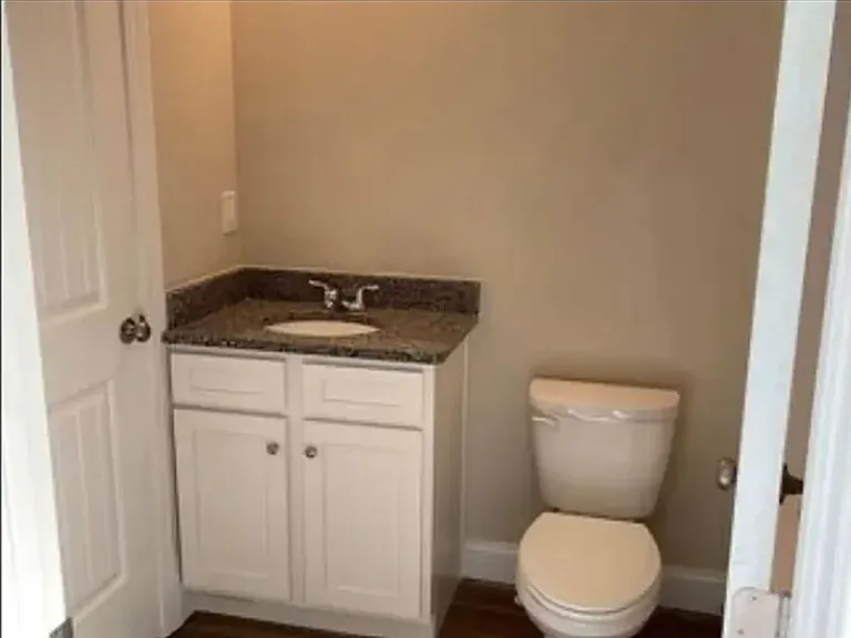 !! Get $100 Off !! 3br 2.5ba Home W/ Updated Kitchen Stainless Appliances Assigned Parking In Sal... — Photo 13