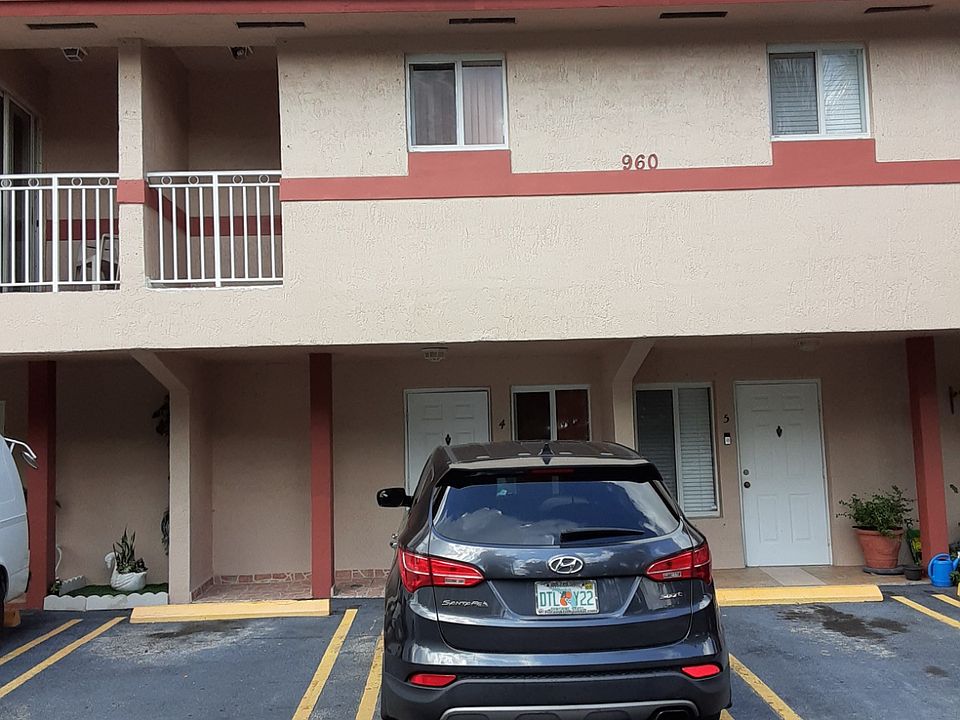 1st image of 960 NW 78th Ave Unit 4C