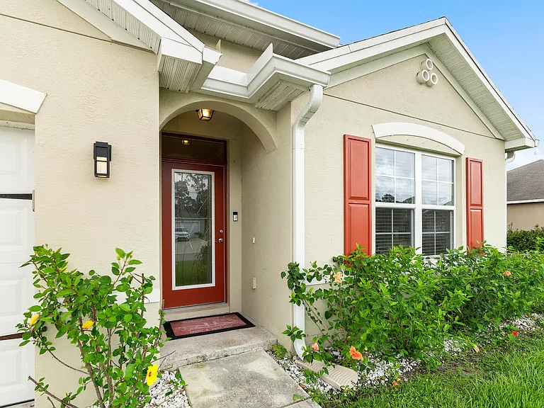 1810 SW Capehart Ave — Photo 4