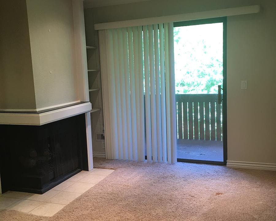 Front room w/ gas fireplace
