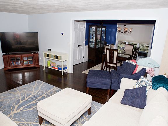 2nd image of 848 Rosewood Ter