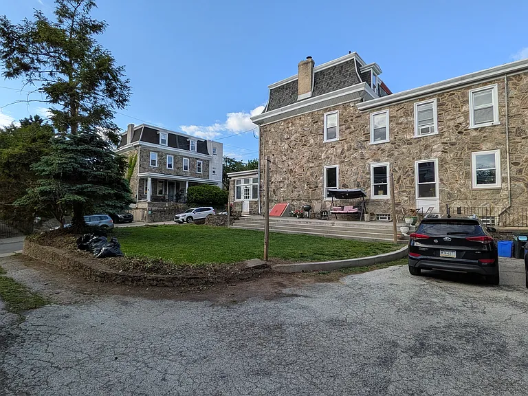 3504 Ainslie St — Photo 29