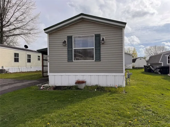2724 Green Acre Dr, Erie, PA 16506