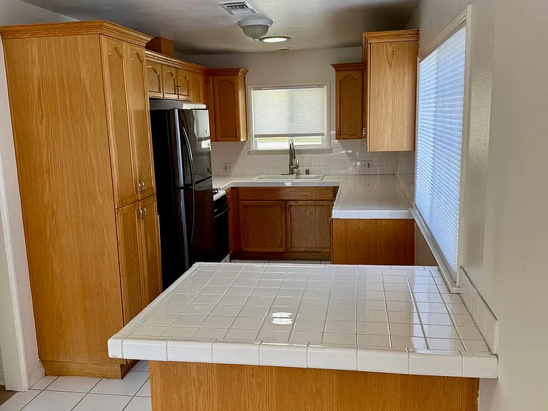 860 Manhattan Beach Blvd — Photo 4