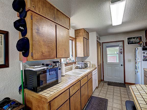 5th image of 1308 5th St E