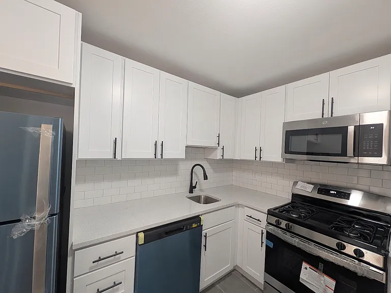 450 Lincoln Ave #C14 — Photo 4