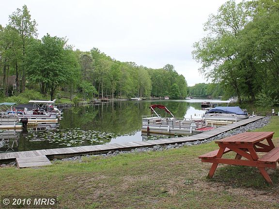 4th image of 589 Lake Caroline Dr