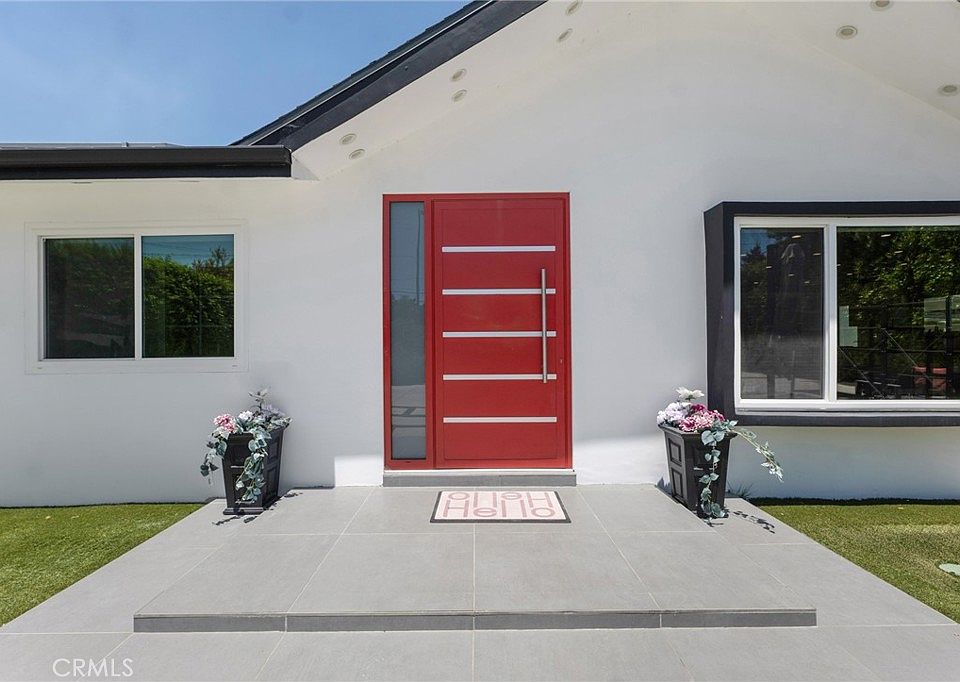 23051 Burbank Blvd, Woodland Hills, CA 91367 | MLS #SR26095611