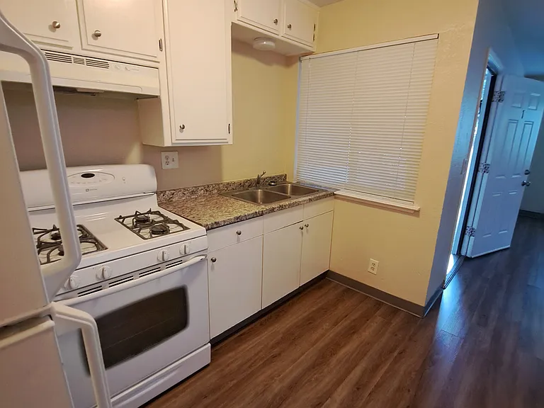 228 W 22nd St #1 — Photo 5