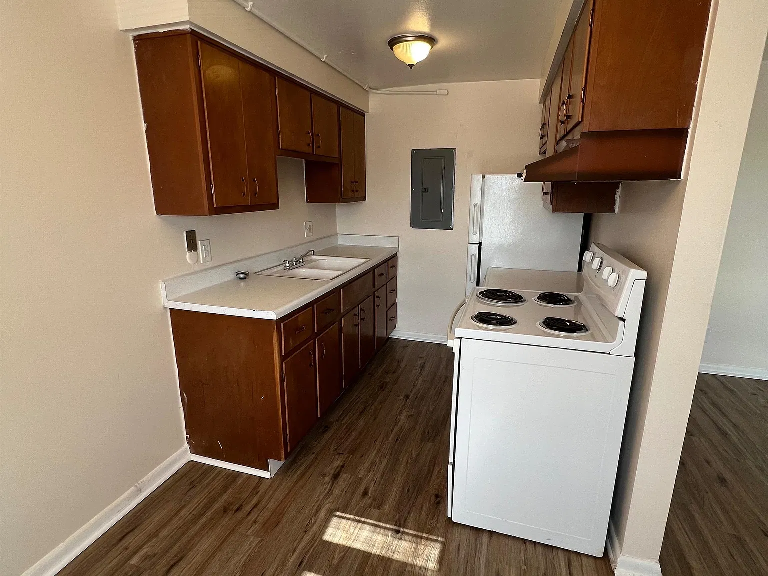 829 Continental Court - 3 — Photo 3