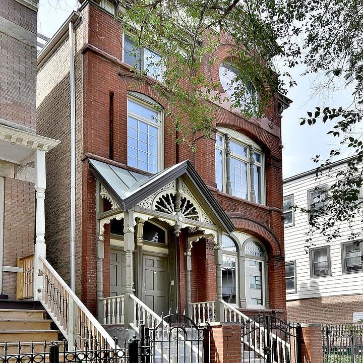 1st image of 1542 N Wood St APT 1R