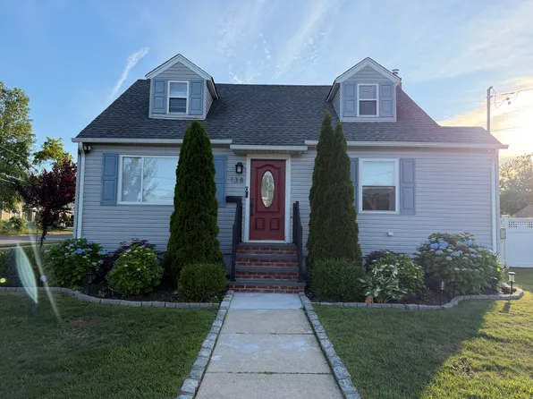 (undisclosed Address), Lindenhurst, NY 11757