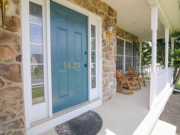 4th image of 1425 Stafford Dr