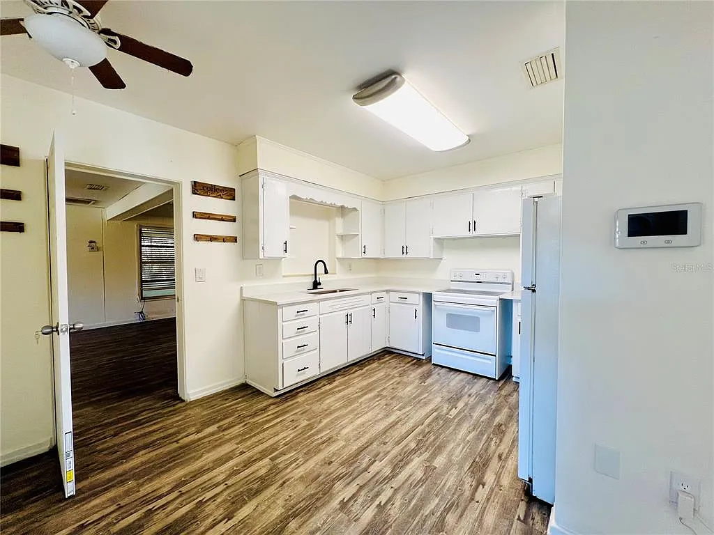 3 bed, 1.0 bath, 1234 sqft, $1,595 — Photo 3