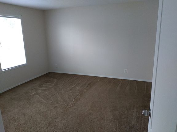 5th image of 425 Cider Mill Dr #136