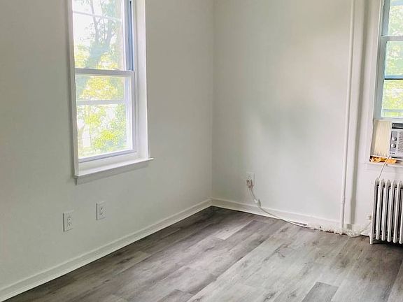 3rd image of 420 Littleworth Ln #7