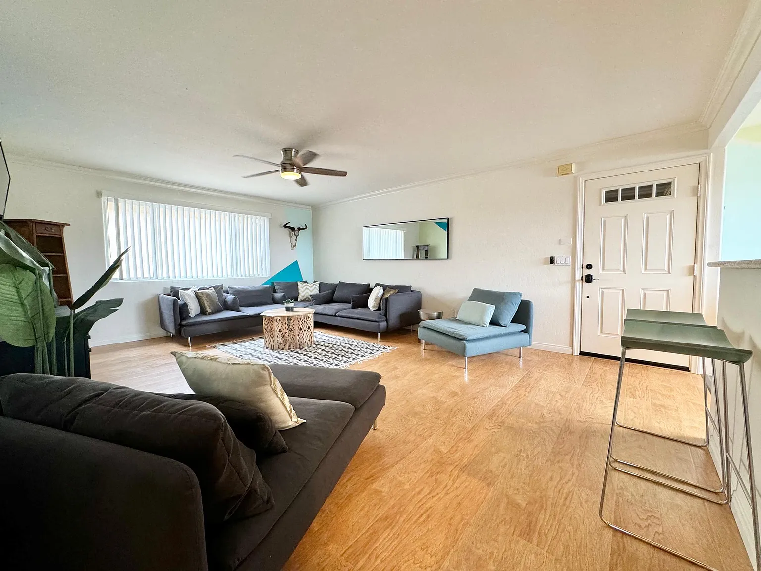 2 bed, 1500 sqft, $4,500 — Photo 3
