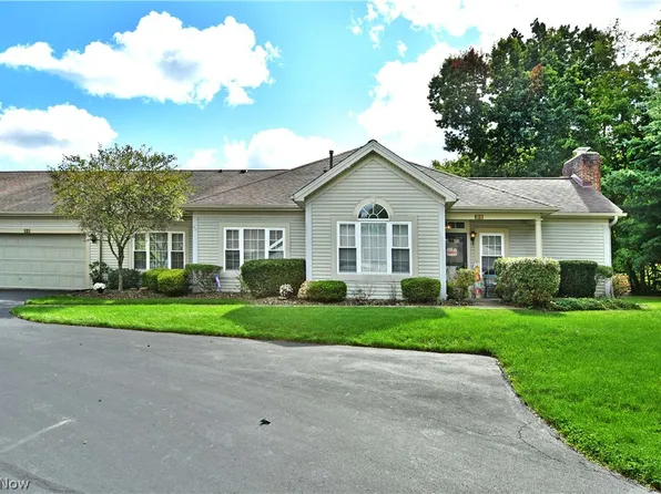 38 Woodland Chase Blvd, Niles, OH 44446