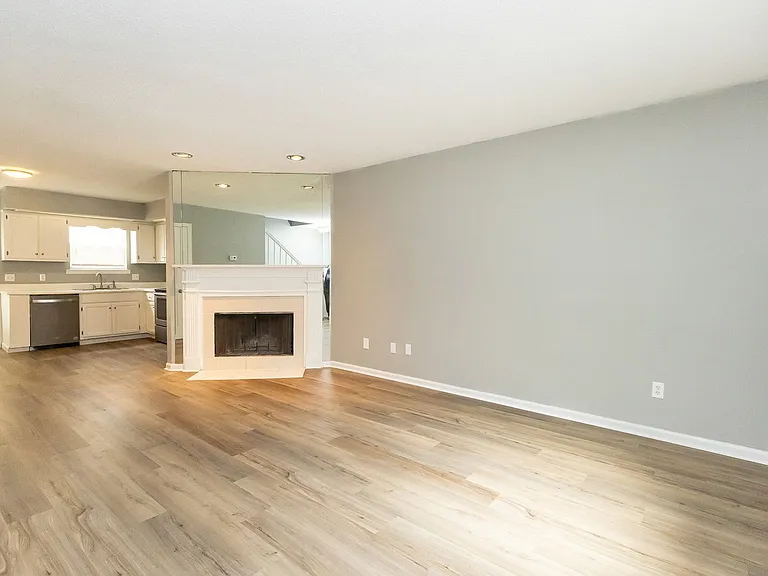 2827 Dayton Blvd #6 — Photo 4