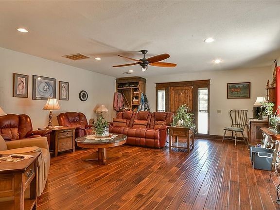 4th image of 21372 Santa Fe Ave