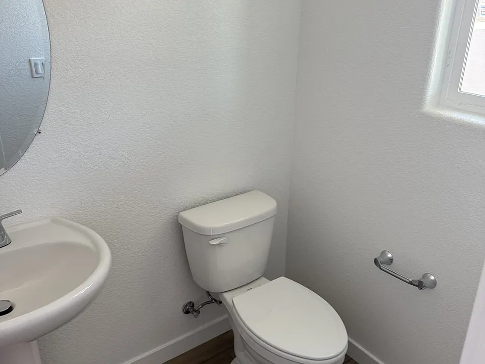 1392 Leonhardt Loop