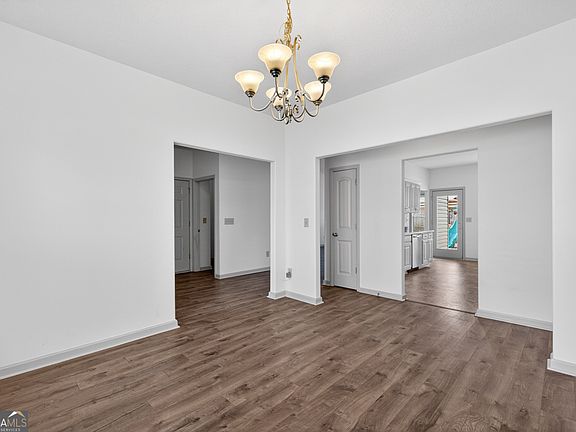 5th image of 1412 Silvergate Way