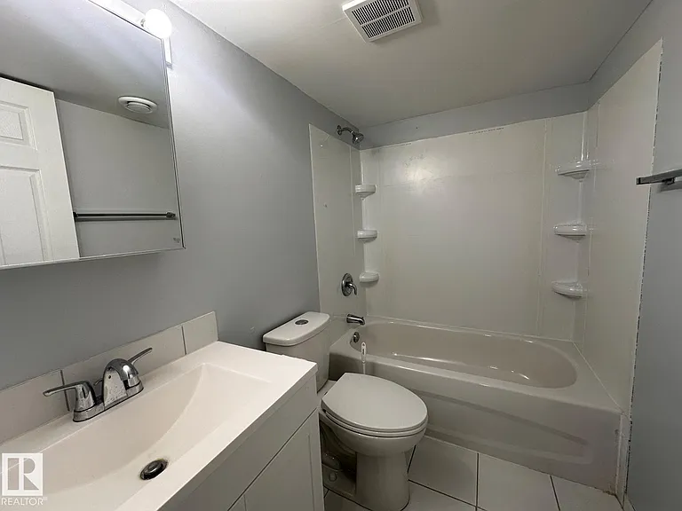 2613 105a St NW — Photo 8