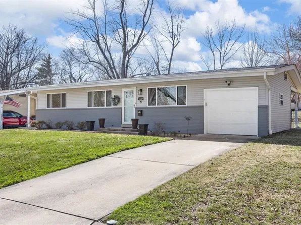 2429 W Adams St, Saint Charles, MO 63301