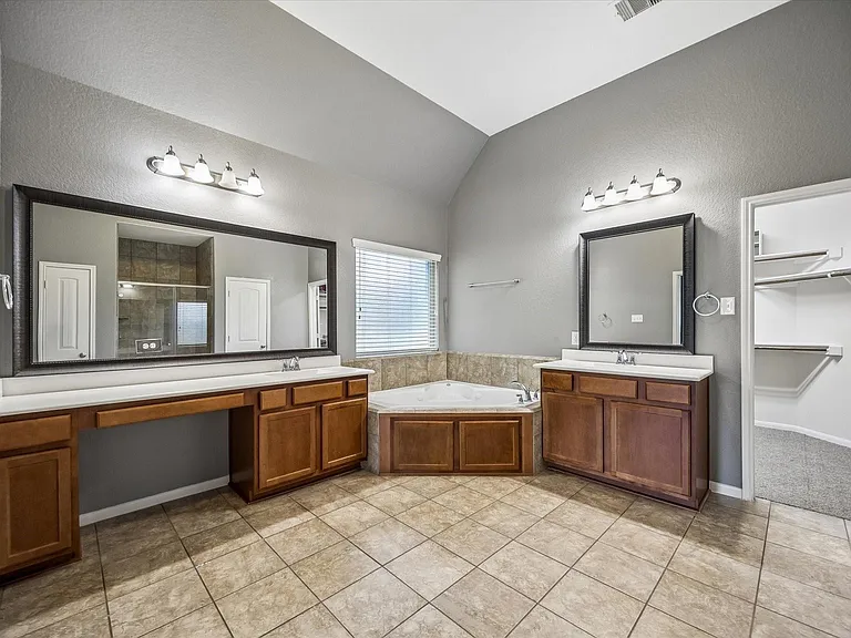4419 Convento Dr — Photo 16