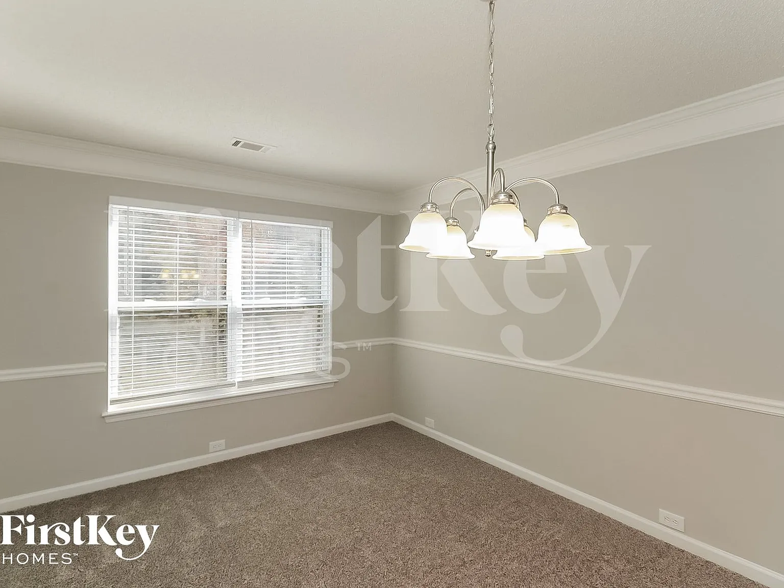 6 bed, 3.0 bath, 3638 sqft, $3,315 — Photo 3