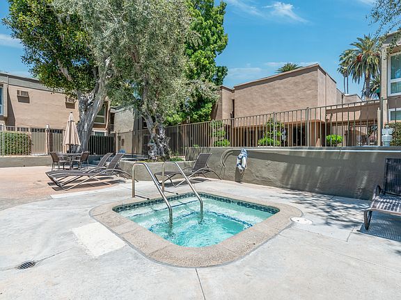 4th image of 18014 Sherman Way #282