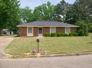 107 Chatam Ln, Prattville, AL 36066