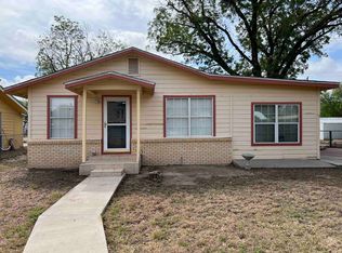 315 E Cortinas St, Del Rio, TX 78840