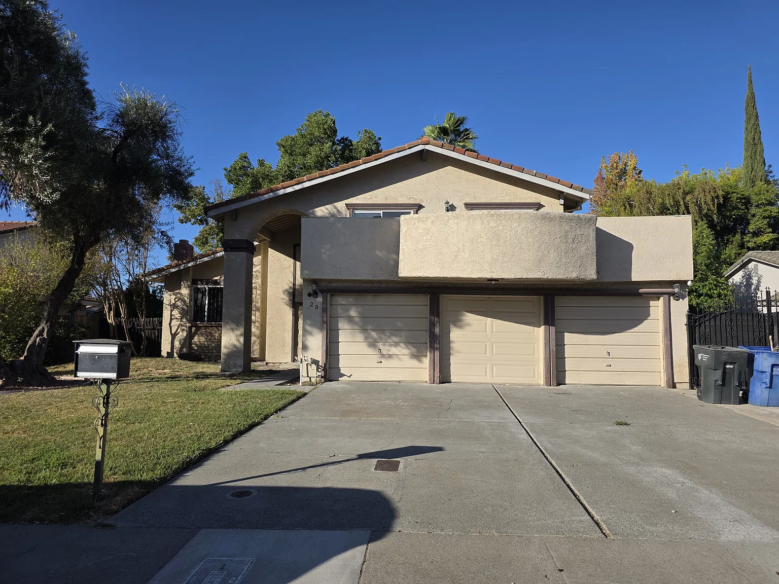 Riverport Cir, Sacramento — Photo 1