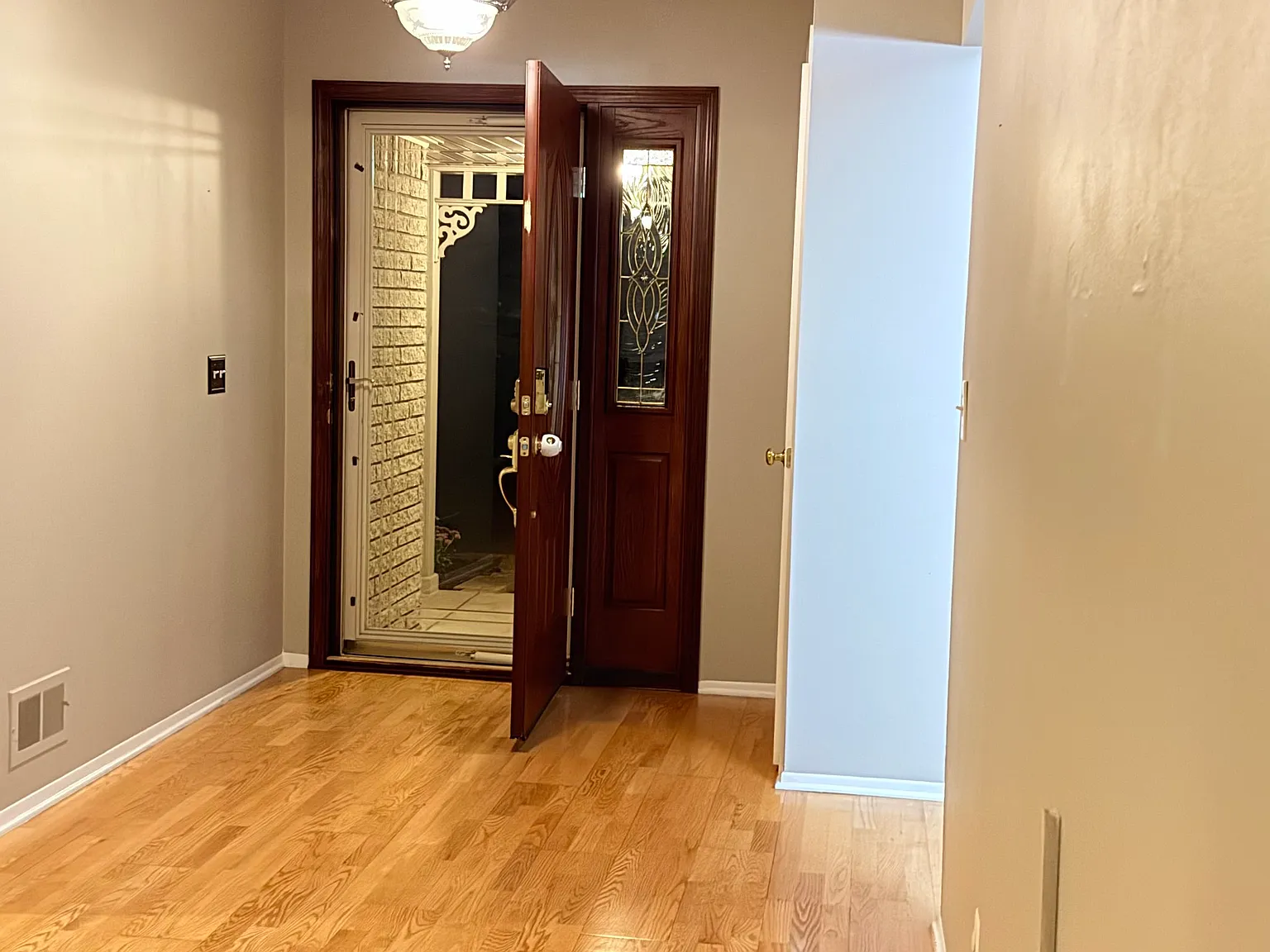 3 bed, 2.5 bath, 2793 sqft, $3,295 — Photo 2