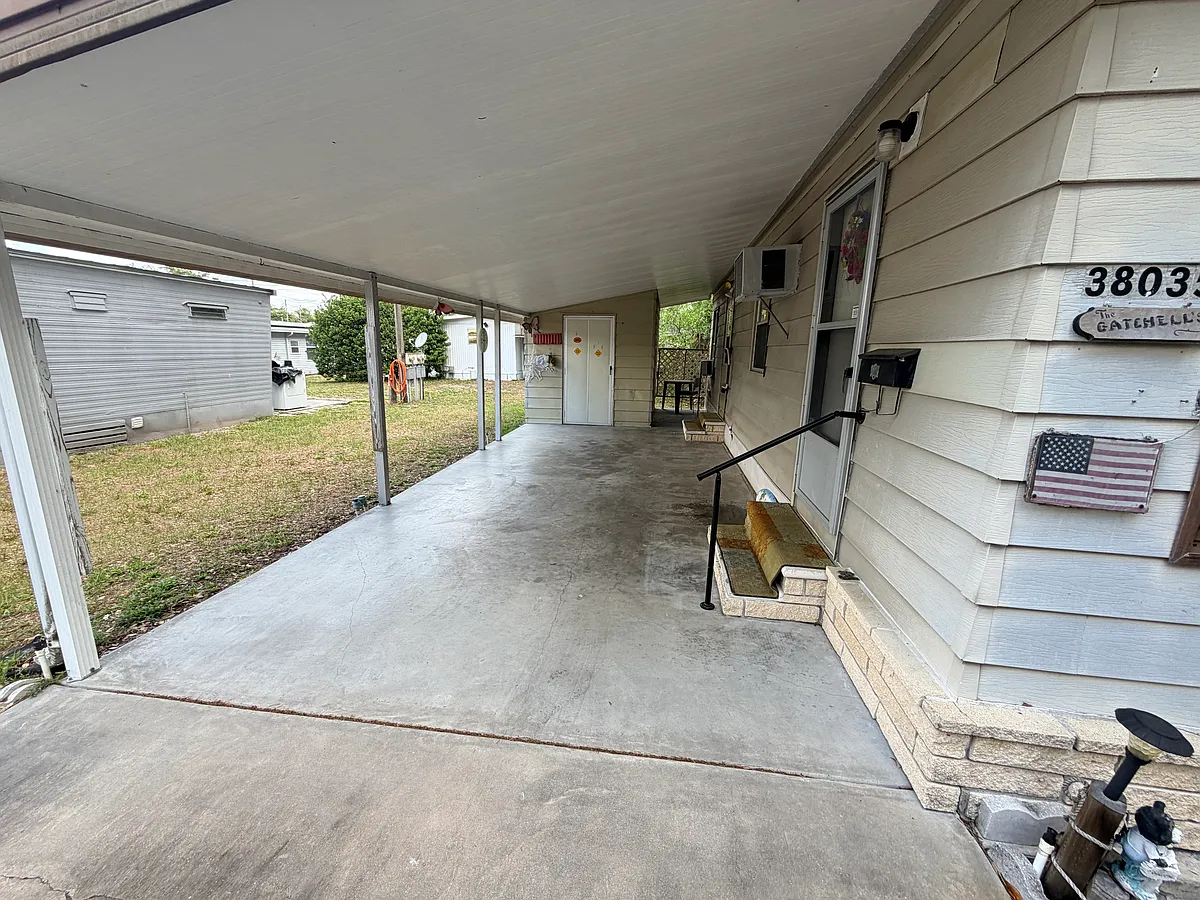 Building Photo - 38035 Bridge Ave