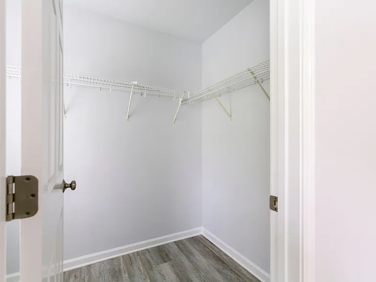 301 Danbury Ct — Photo 9