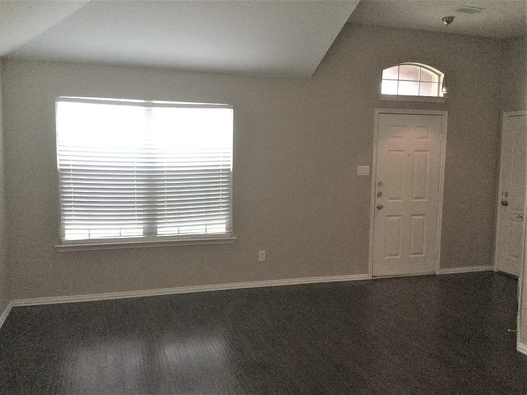 923 Plumeria Dr — Photo 4